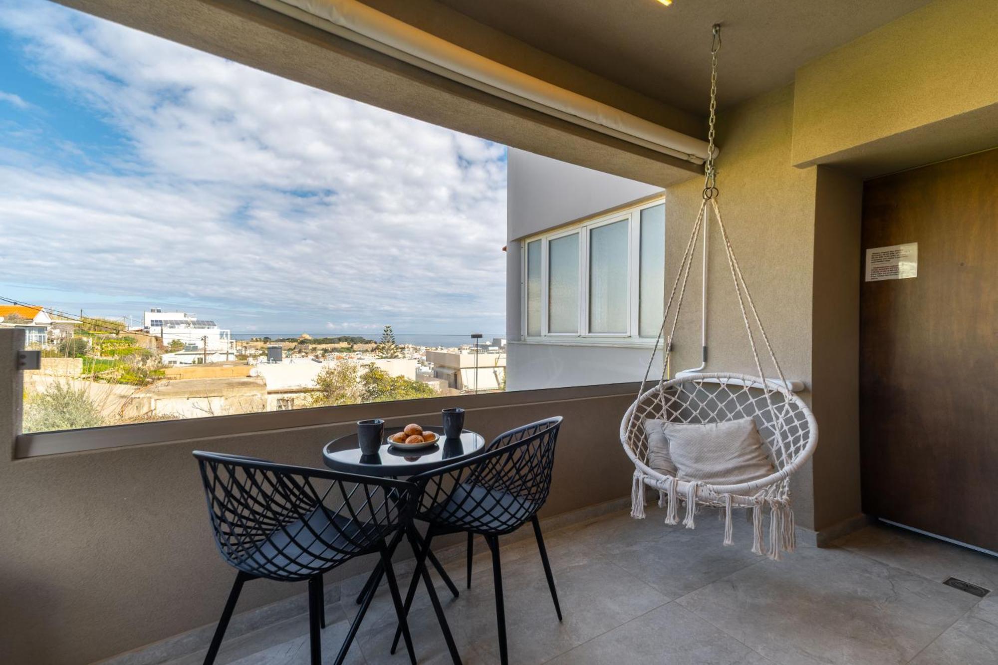 Eros Luxury Suites 罗希姆诺 外观 照片