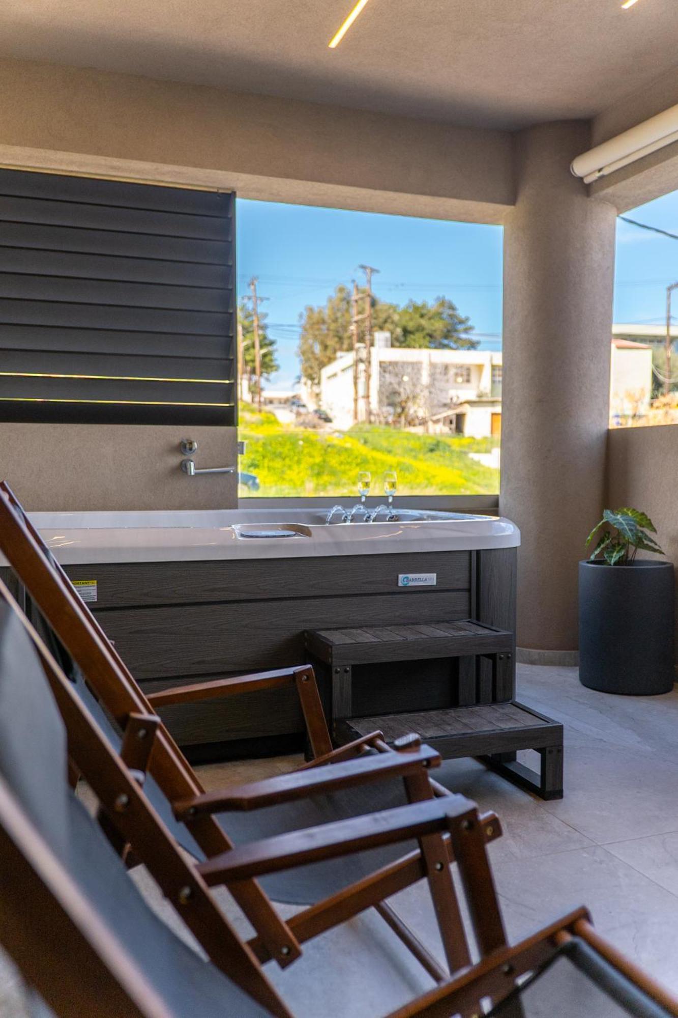 Eros Luxury Suites 罗希姆诺 外观 照片